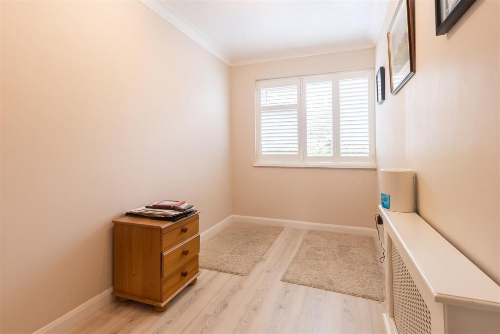 6 Highfield Green   (18).jpg