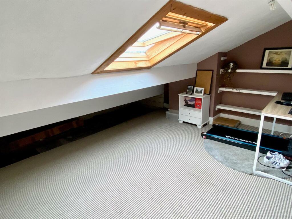 bracken hill 6 bedroom attic.jpg