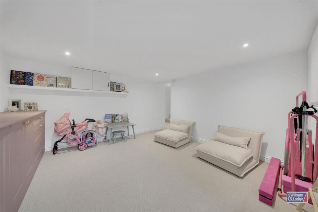 6 Bed, End Terrace, Silsden