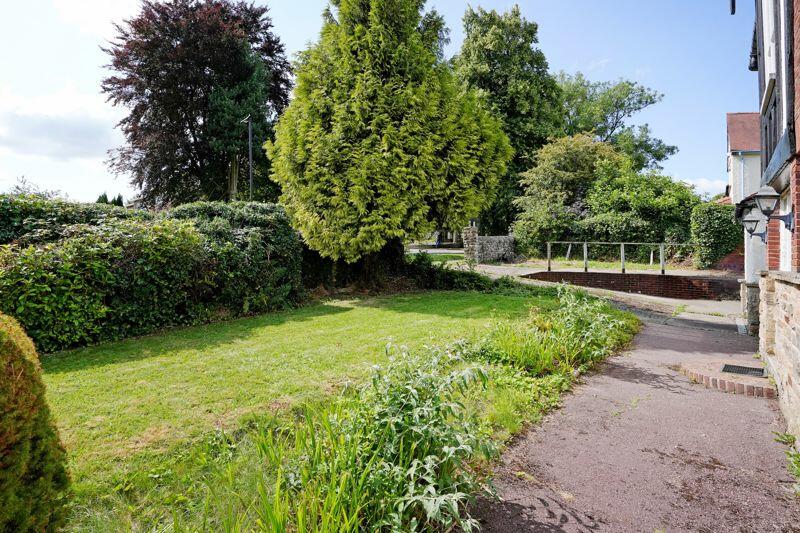 Side Garden 