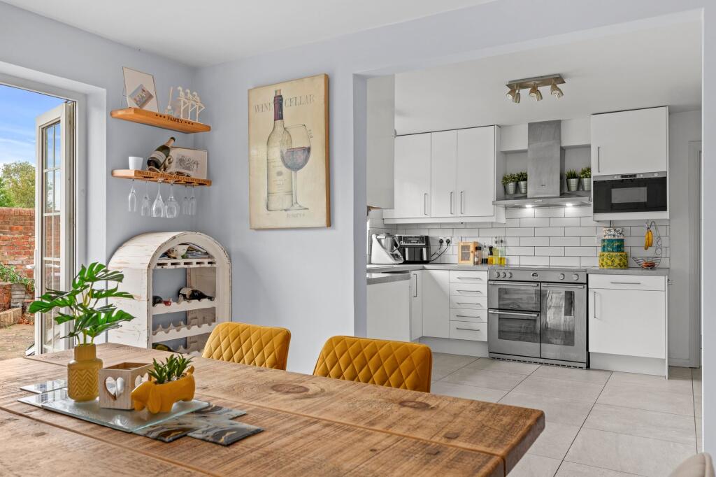 Kitchen/Dining Room