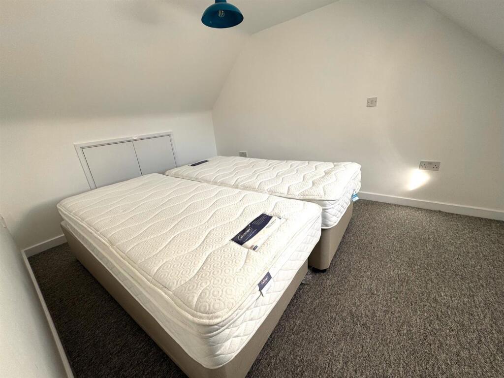 BEDROOM ONE PIC 2.jpg