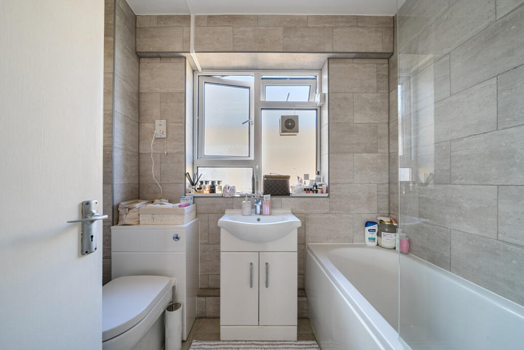 1310594-9-684fdab...