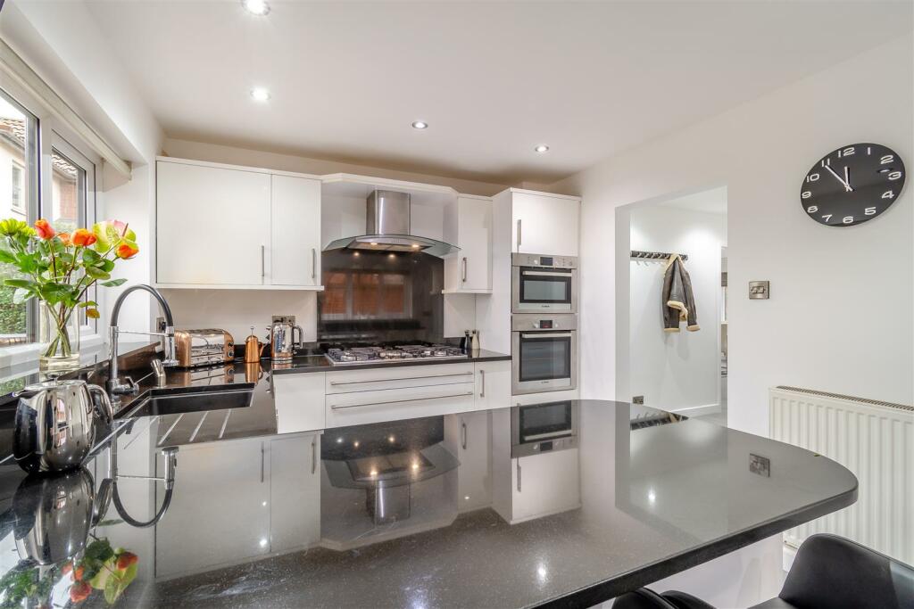 8579910-interior34.jpg