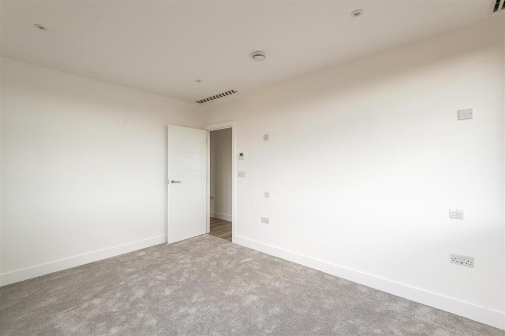 Flat 26 014.JPG