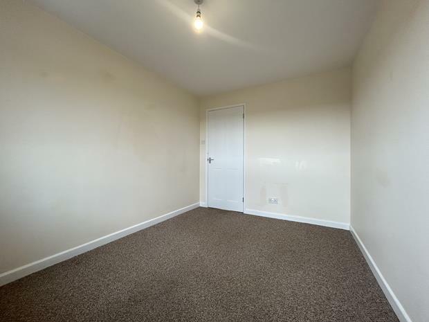 Bedroom 2 (2)