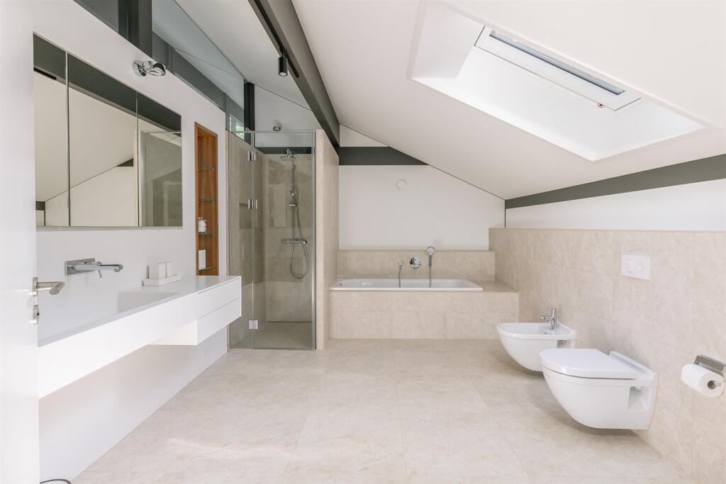 En-suite to Bedroom 1