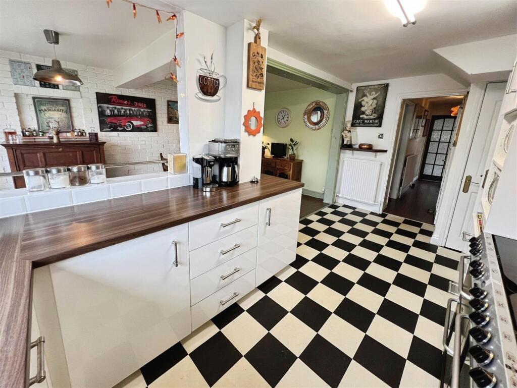 Kitchen &amp; Dining Area