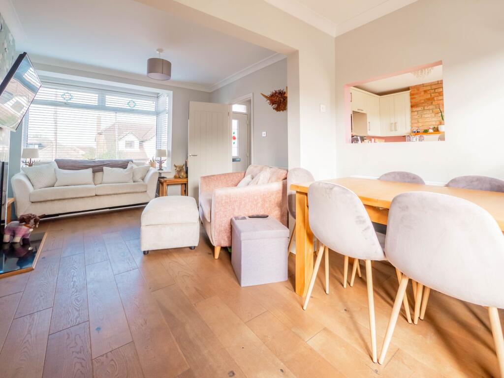Lounge/Dining Room