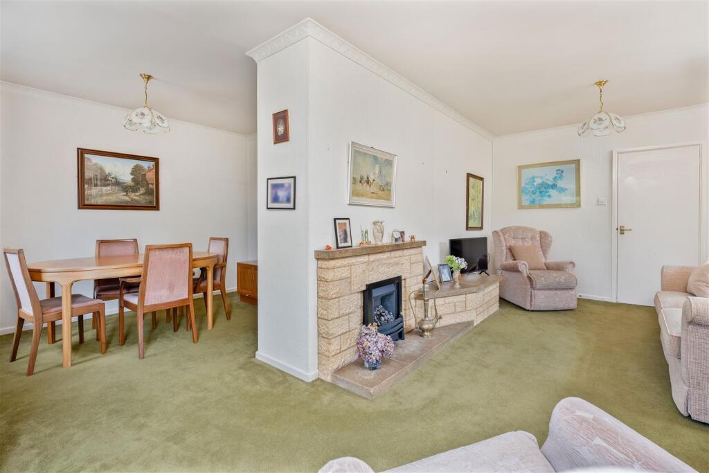 7 Deene Close, Adderbury-6.jpg