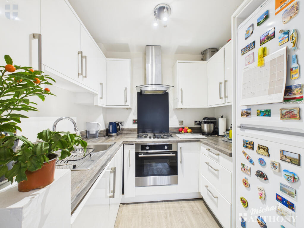 CAM03218G0-PR0796-STILL005