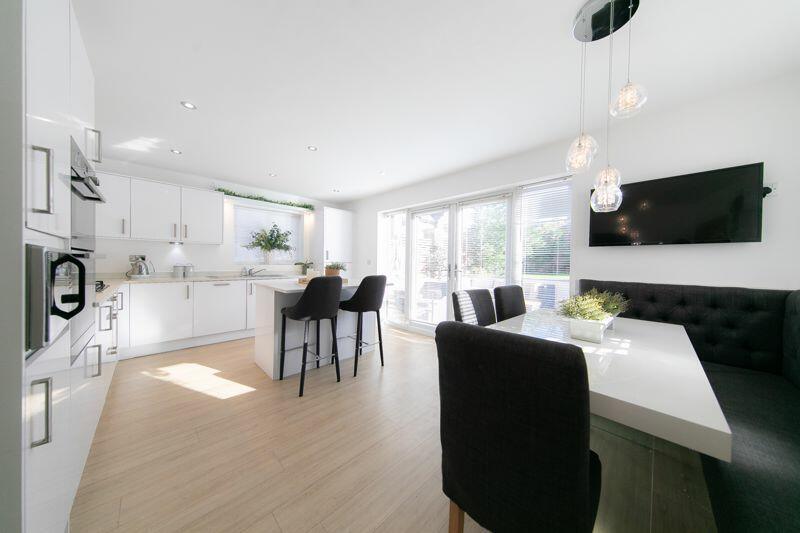 Kitchen &amp; dining room