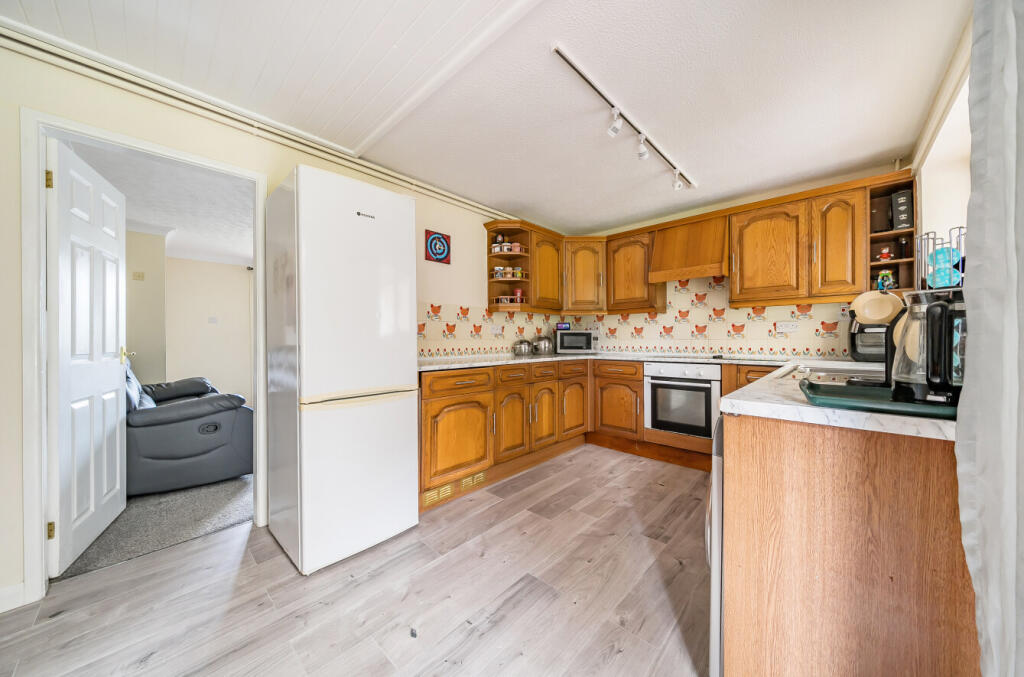 1369821-7-68efcc8...