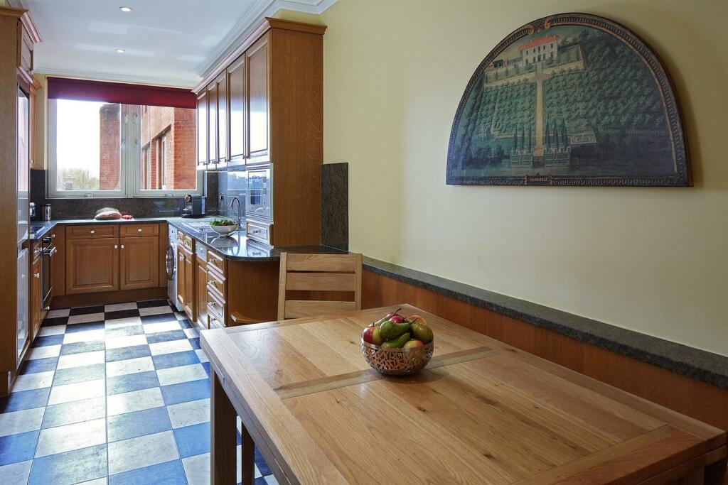 CTC_2-bed-deluxe_kitchen.jpg