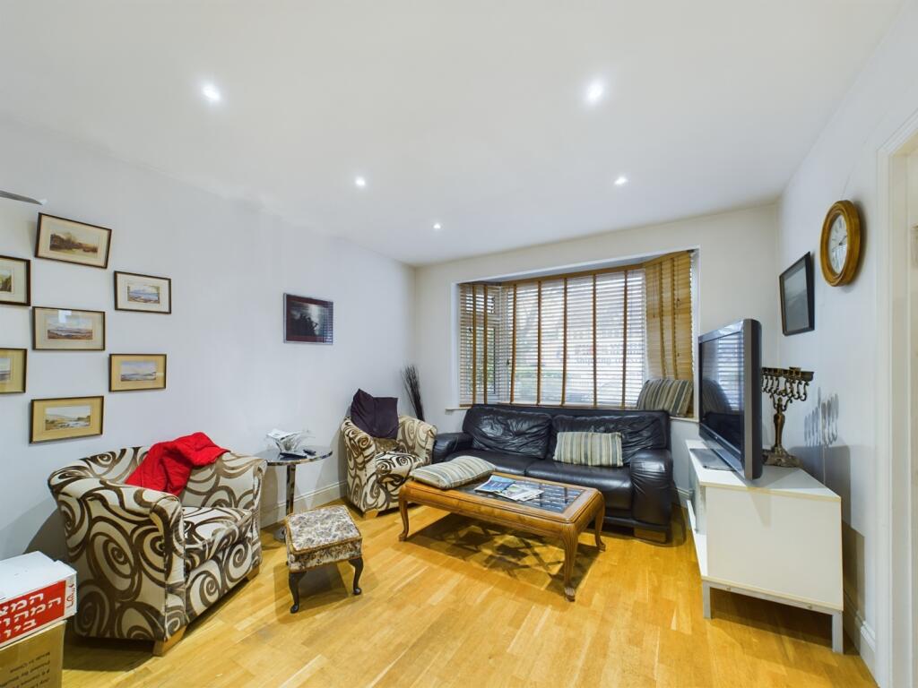 CAM03750G0-PR0029-STILL006