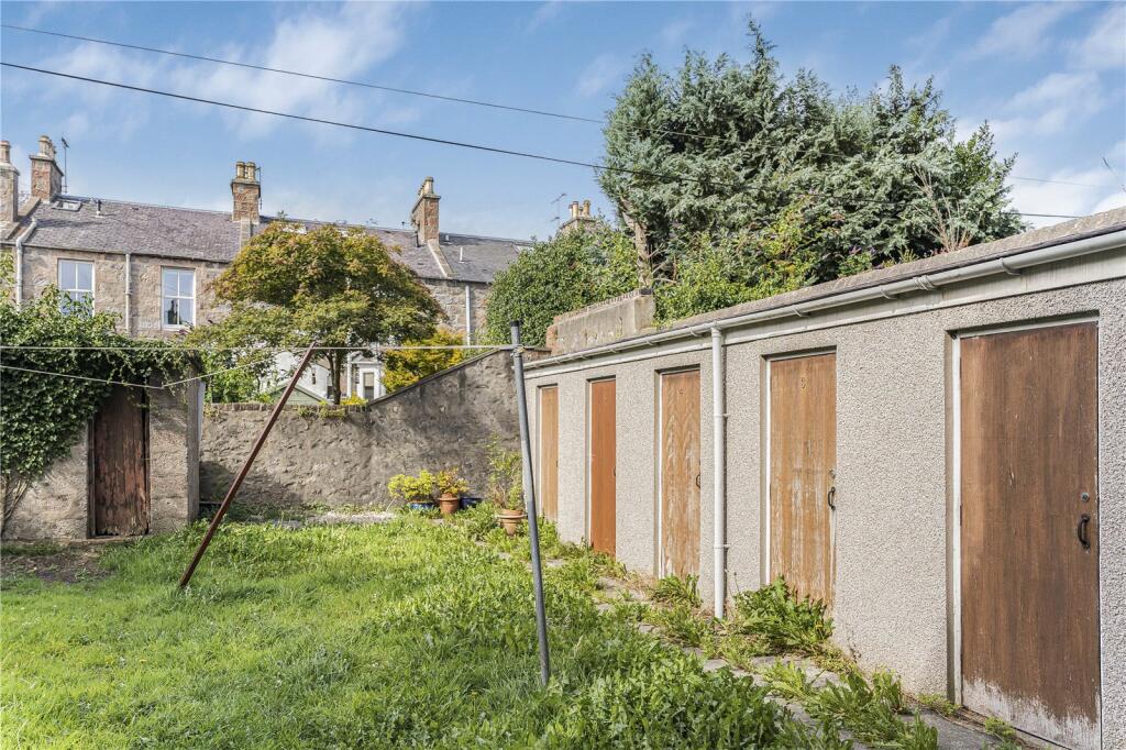 7b Claremont Place