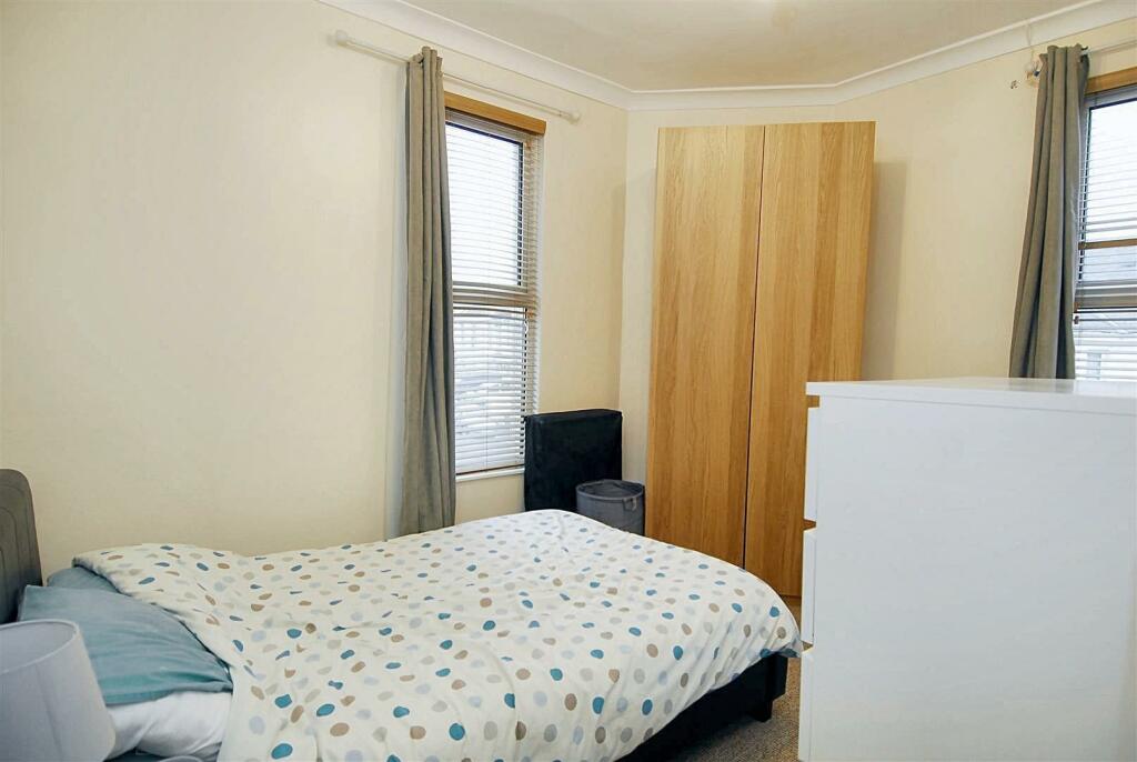 50 furze bedroom 4.jpeg