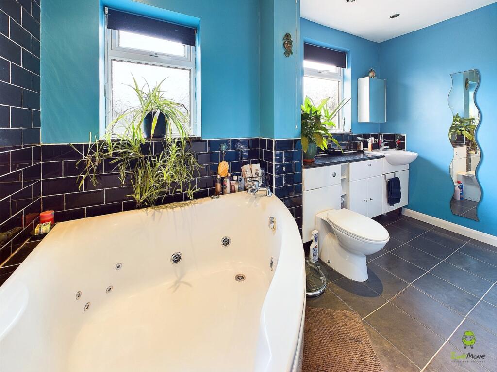 CAM04399G0-PR0024-STILL004