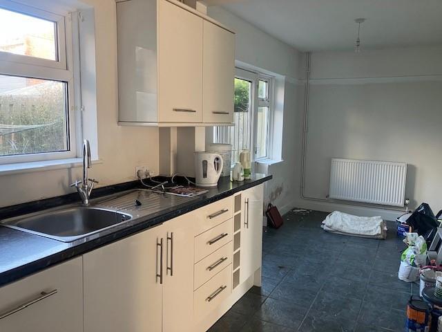 Kitchen 2.jpg