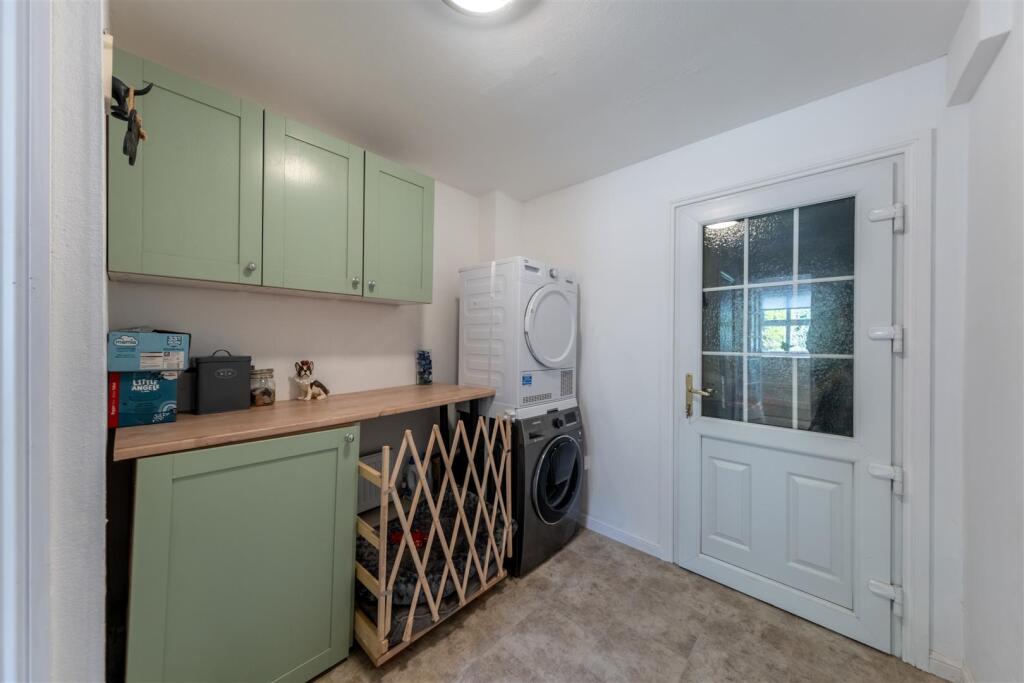 4 Hazelmere Close-010.jpg