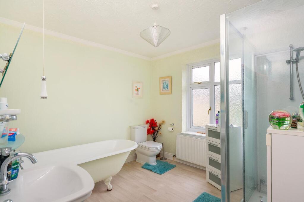 8H3RBD - Bathroom C.jpg