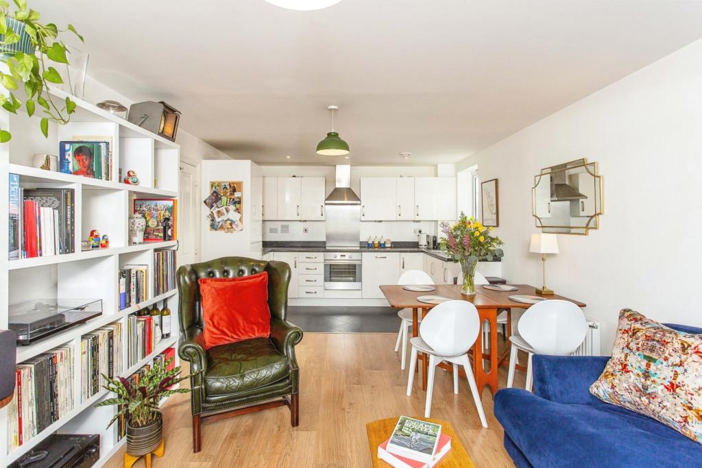 Lounge / Kitchen
