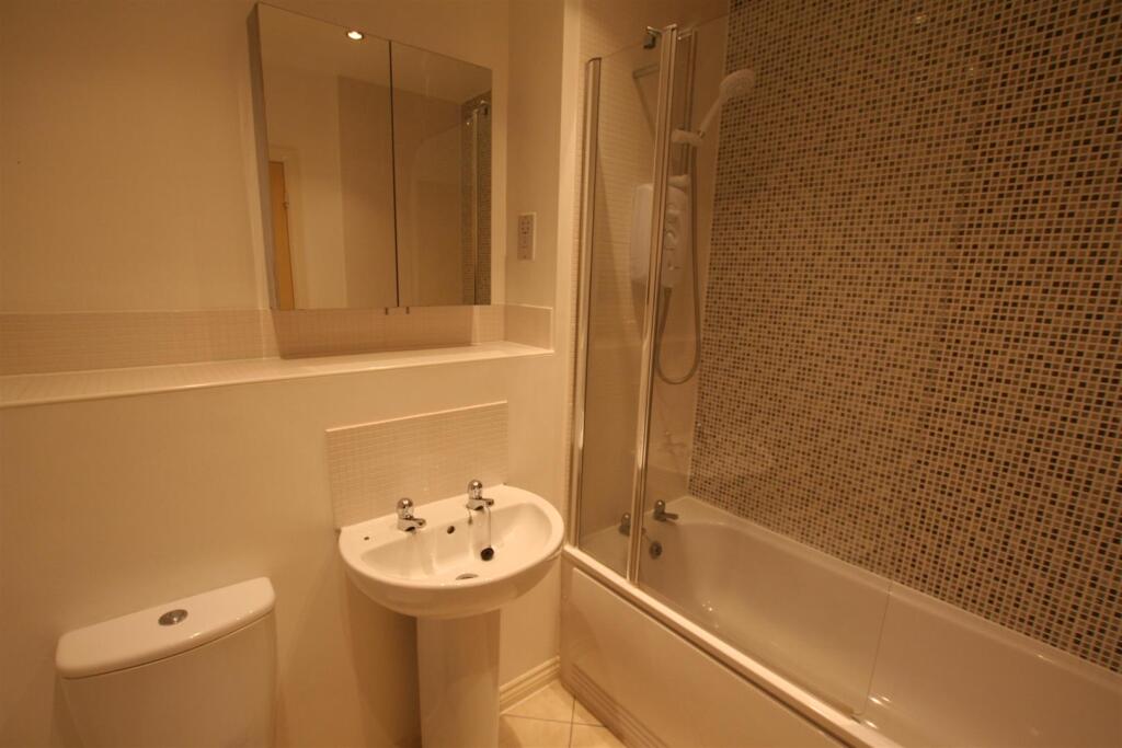 bradleycourt,20newbathroom.JPG