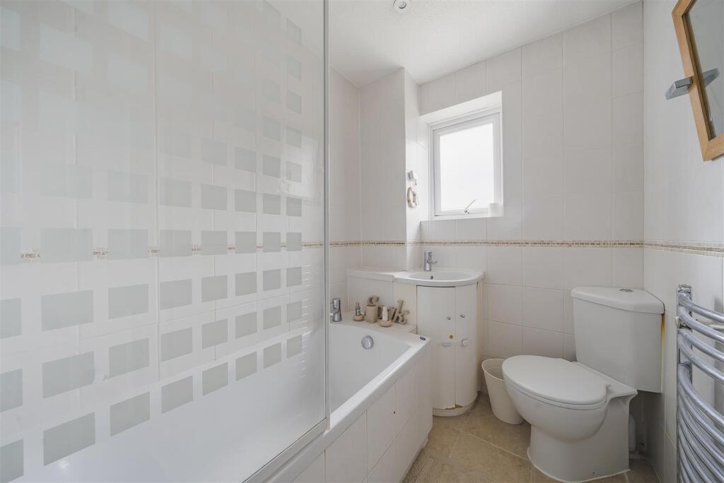 Springwell Avenue - Bathroom.jpg