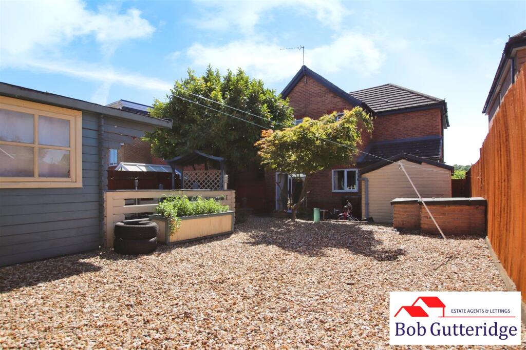 ENCLOSED REAR GARDEN