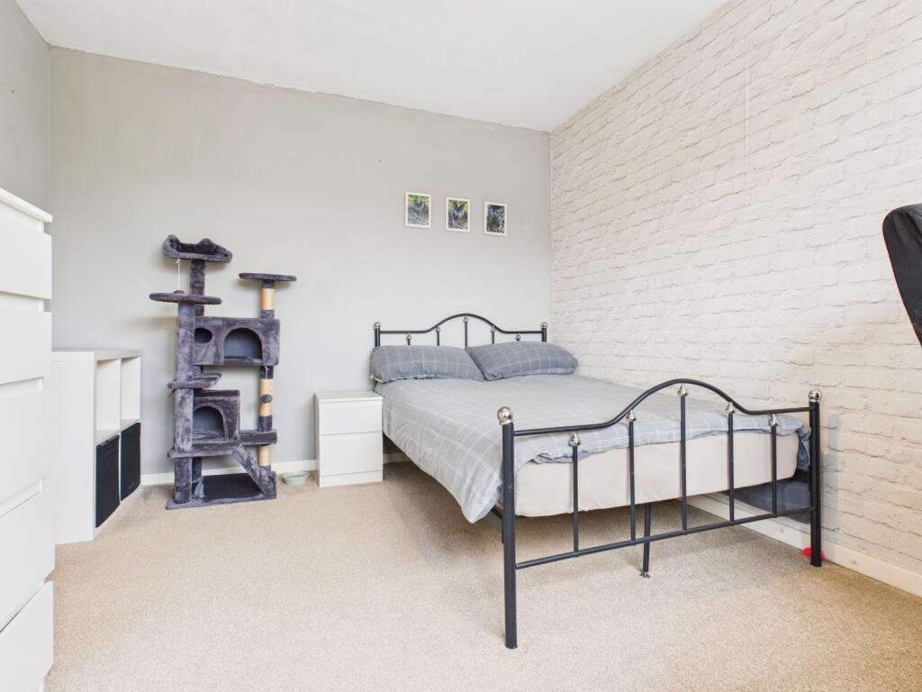 CAM03729G0-PR0152-STILL017