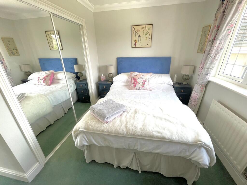 5 Cleeves Way Bed...