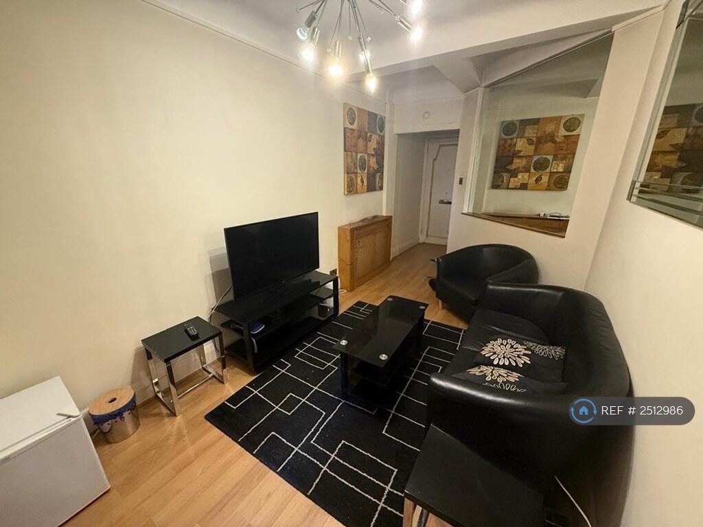 Living Room With Tv, Superfast Wifi