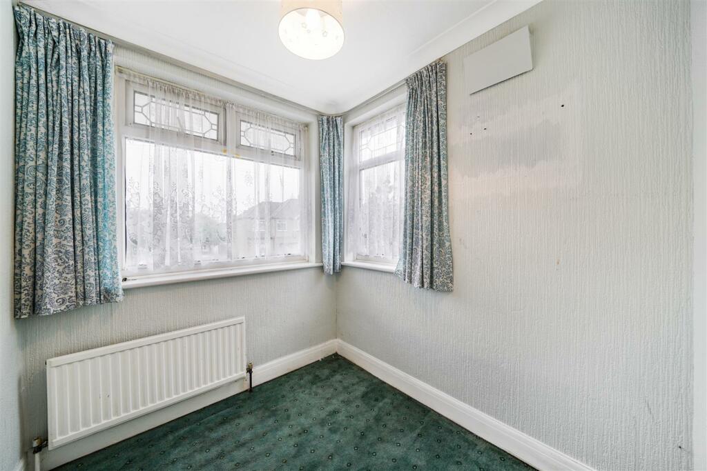 24 Alderney Gardens - 096JiiLRPdKmCyGrGezO.jpg