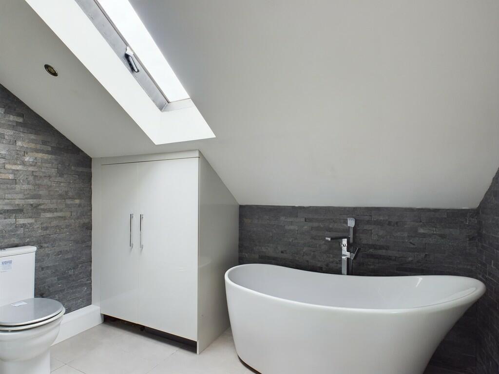 11-Family_Bathroo...