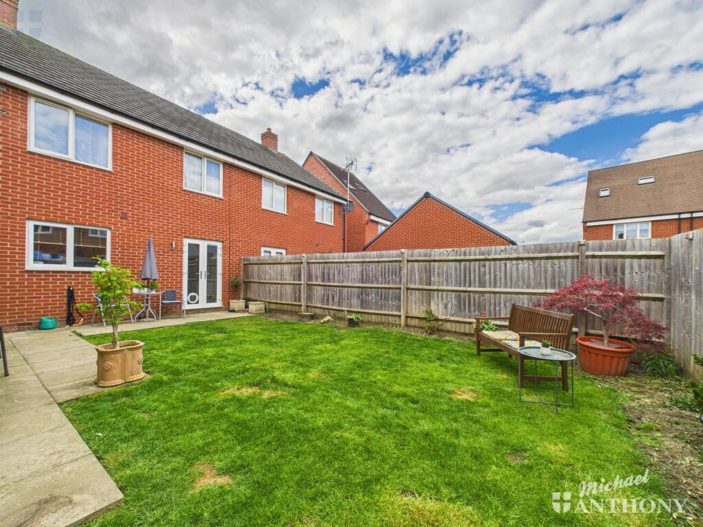 CAM03218G0-PR0613-STILL014