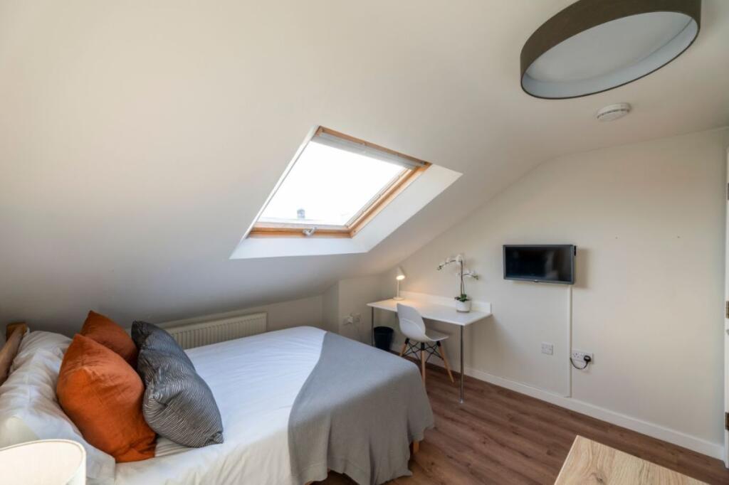 64EA - Bedroom 6