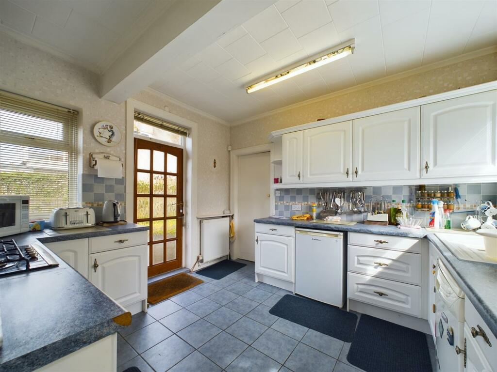 Kitchen: