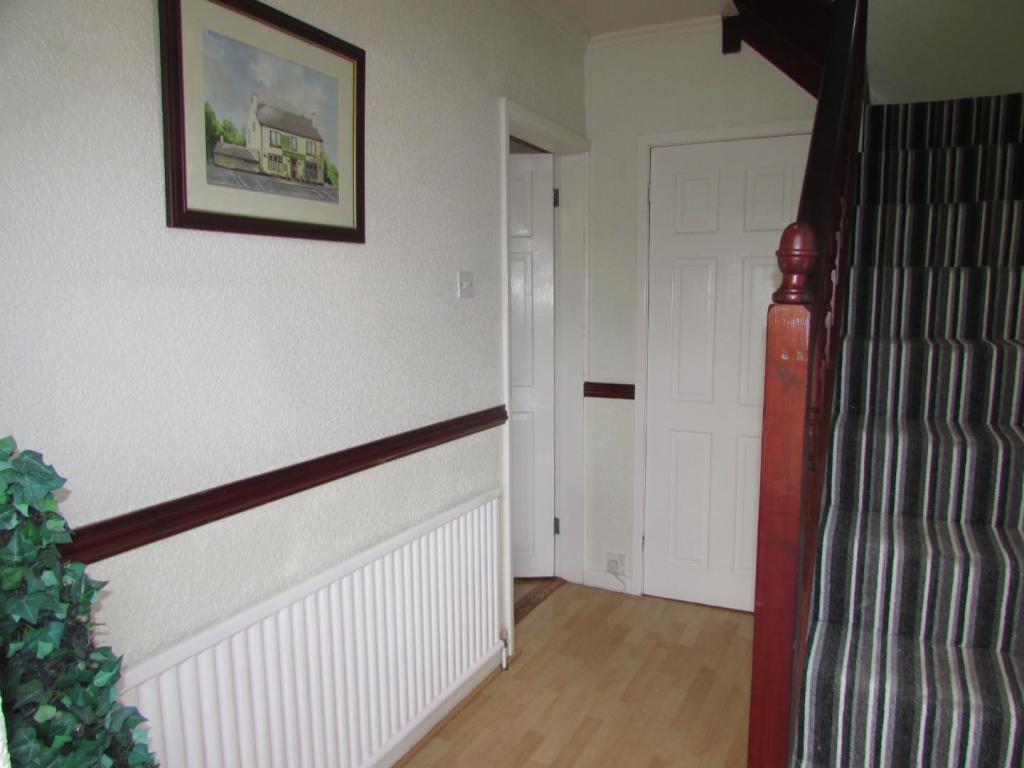 AshtonCres33hall.JPG