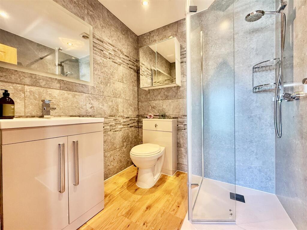 Bedroom 1 Ensuite.jpg