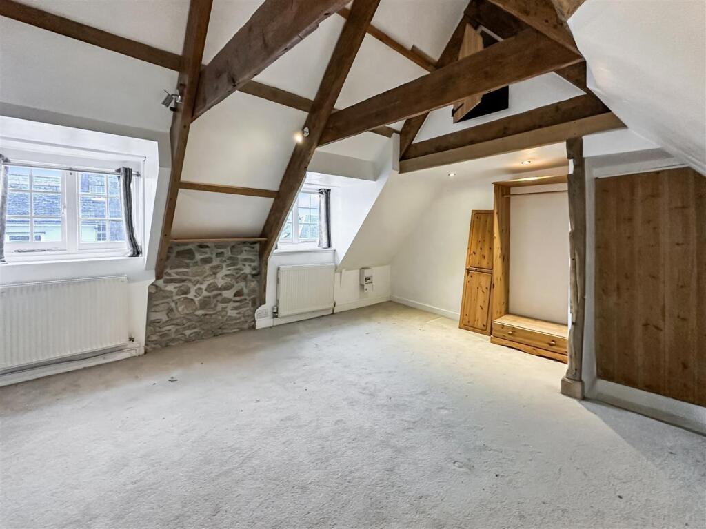 Bedroom 5.jpg