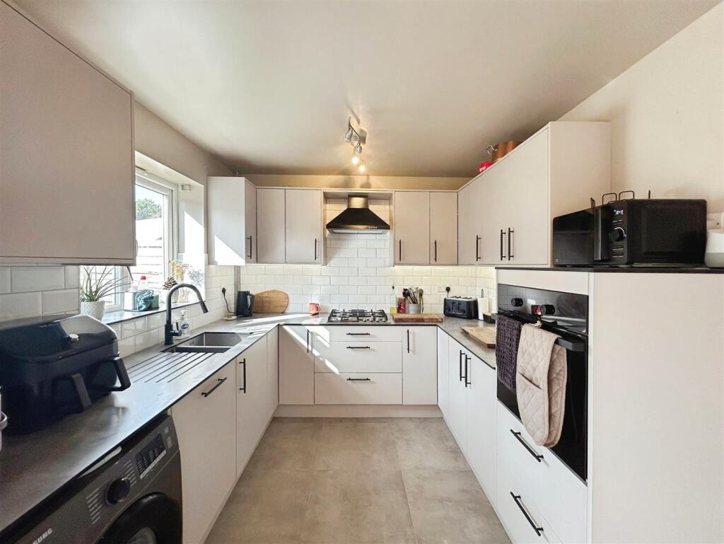 71805329--45BA-8E27-9AA975C83D8E-42182-000021FC2DC