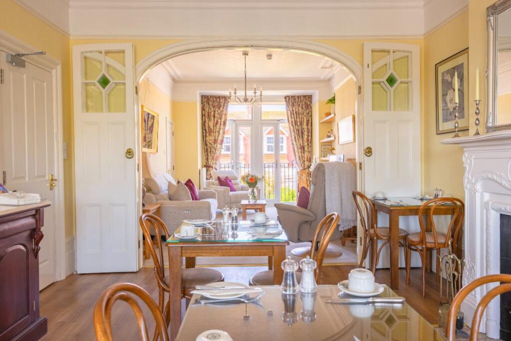 Breakfast Room/Sitting Room 