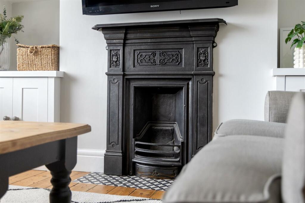 Pavillion Road, 77-018.jpg