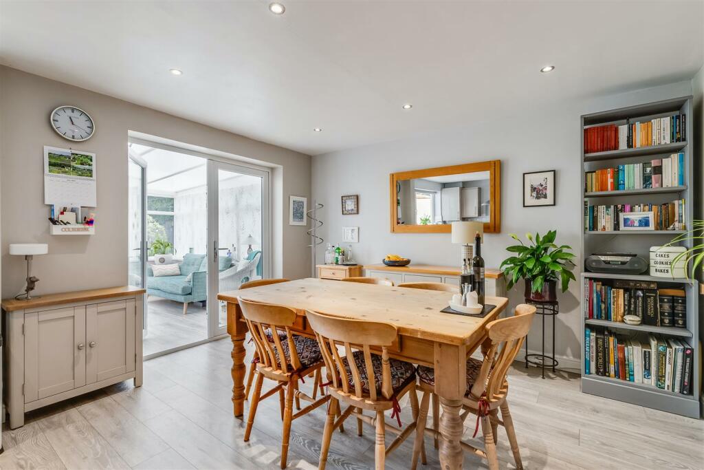 Dining Area.jpg