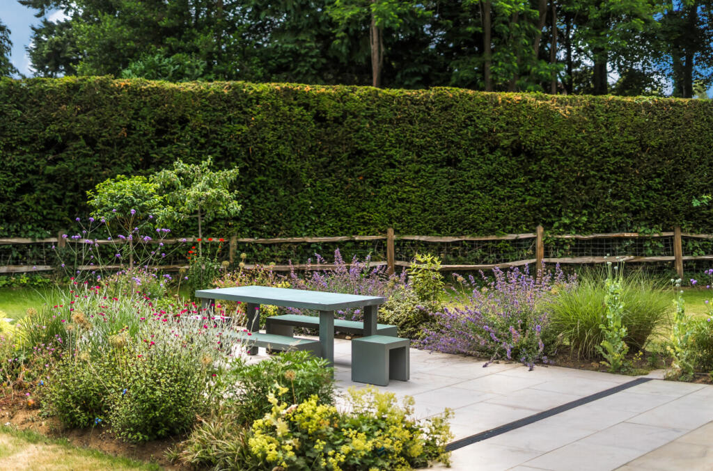 1310935-3-685c443...