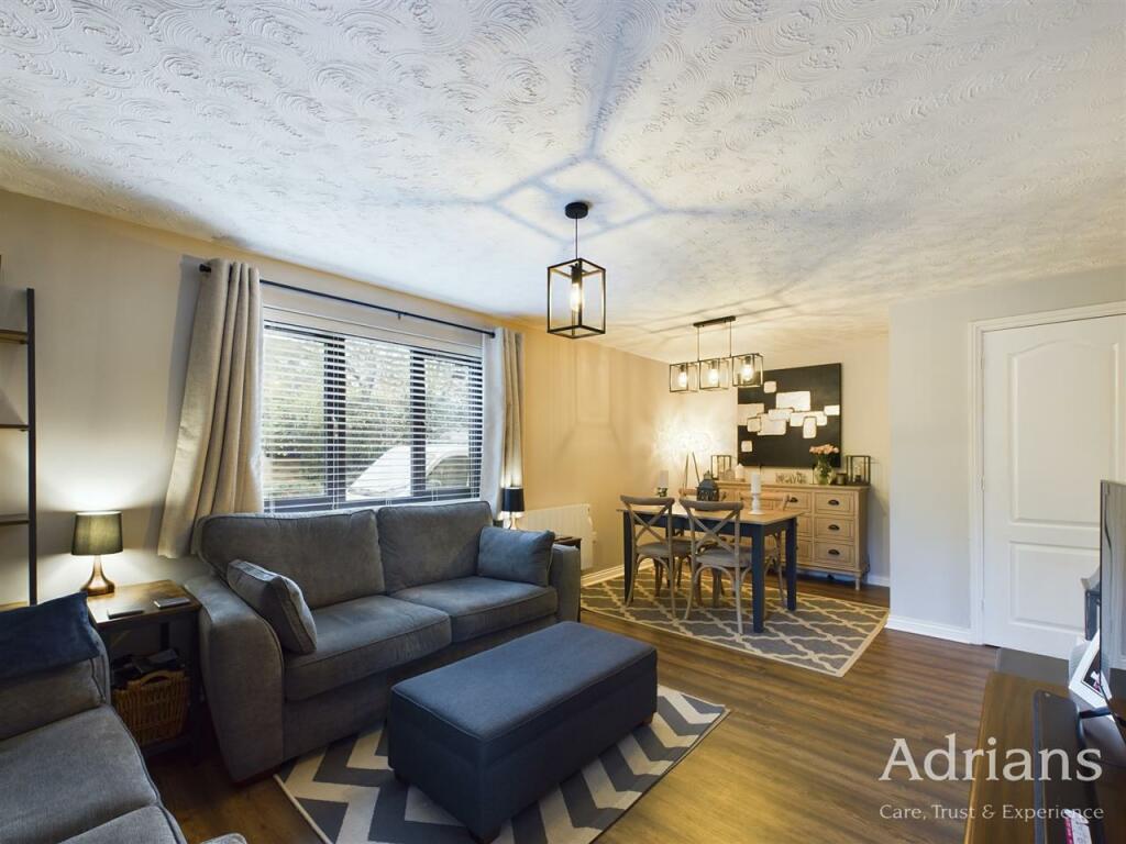 LOUNGE / DINING ROOM