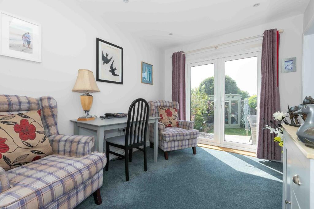 1 Burnside Crescent_1.JPG