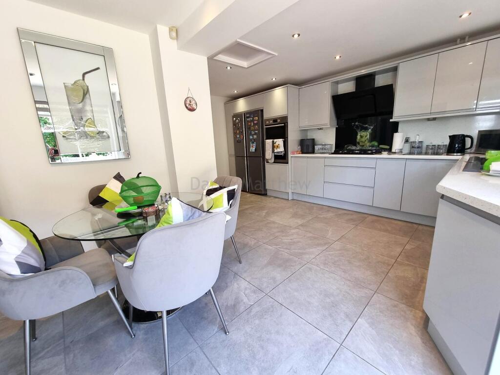 L shaped kitchen/breakfast room