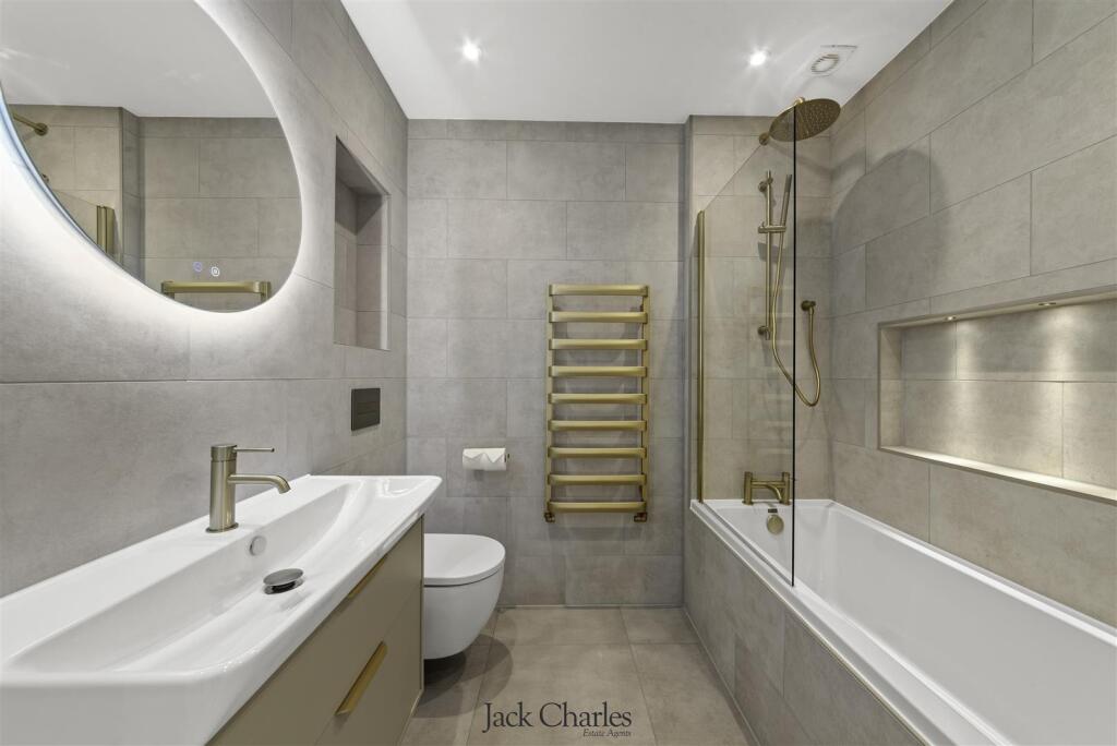 8 Old Hadlow Road 11.JPG