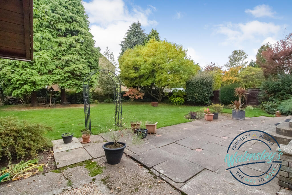 Private &amp; mature rear gardens
